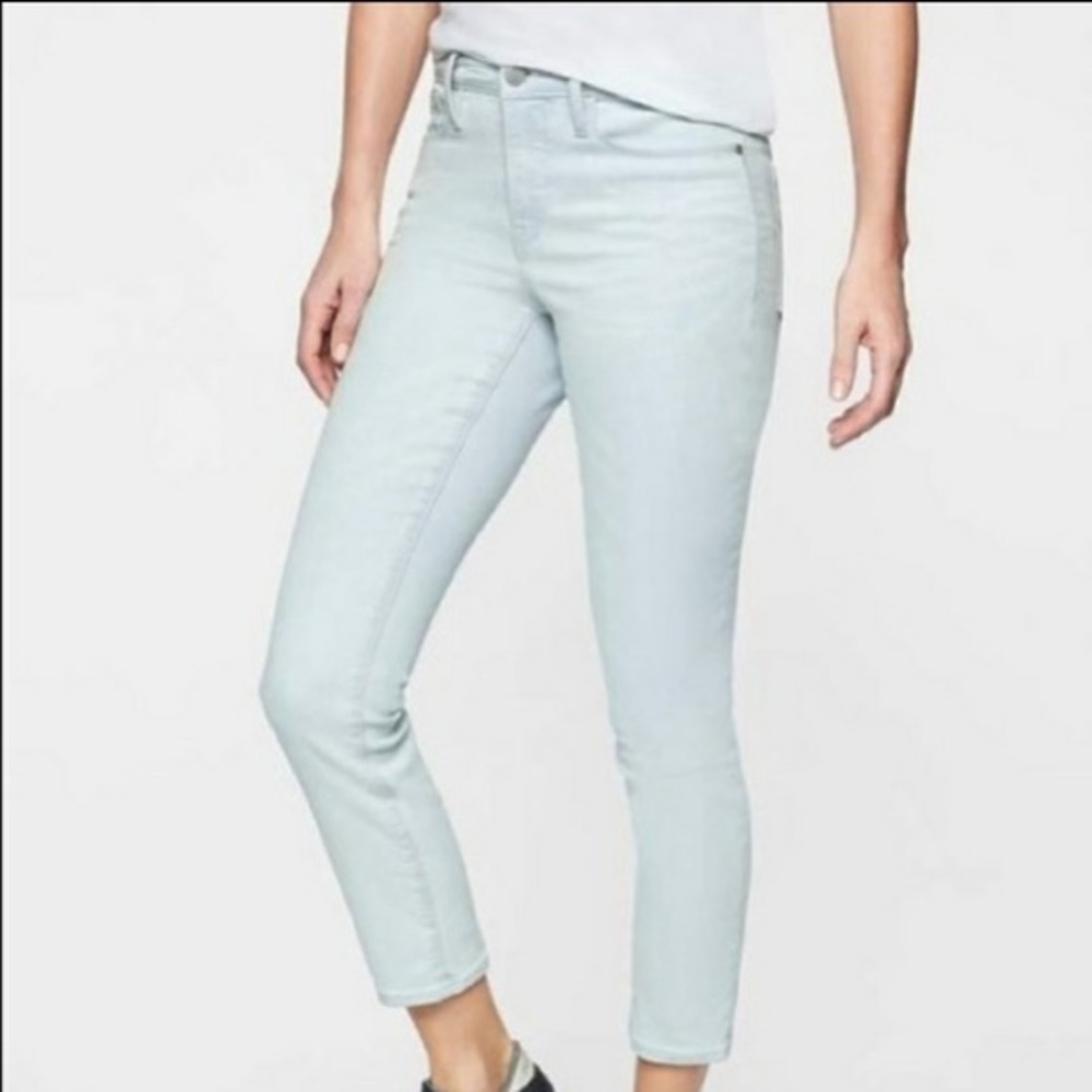 Athleta Sculptek NWT skinny crop jeans in glacier wash